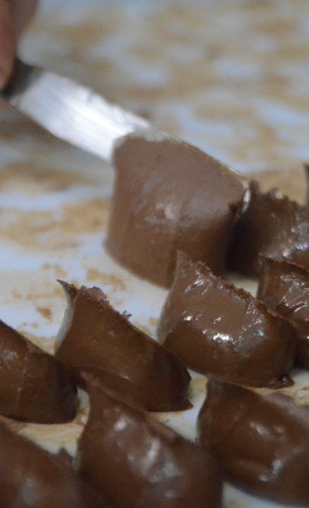 Gianduiotti tagliati a mano
